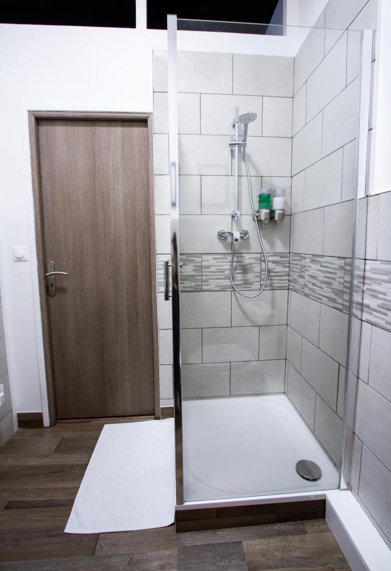 L'Hyper Centre - Netflix & Wifi - Literie Haut De Gamme - Check-In 24H24 - Goodmarning Châlons-en-Champagne Exteriér fotografie